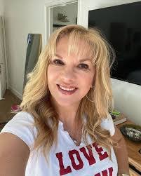 Jill Holly's Instagram, Twitter & Facebook