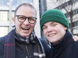 Vil bli teamsjef, men nekter å gi sønnen garantier: