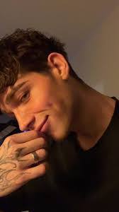 Alan Lipa's Instagram, Twitter & Facebook