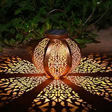 The list of the best lanterns, lamps, driveway, security, string, and otherwise decorative outdoor solar lights on the market. Lanterne Solaire Jardin Decoration Exterieur Etanche Luminaire Solaire Patio Decoratif Metal Lampe De Pa Lanterne Solaire Luminaire Solaire Lanterne Decoration