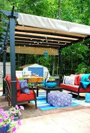 Amenagement Jardin Exterieur Retro Table Pouf Design Coussins Amenagement Jardin Relooking Du Patio Pieces A Vivre Dans Le Jardin