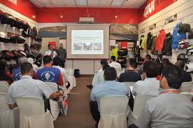 Conheça, através de um tour virtual inovador, os novos produtos, divididos por atitude e acompanhados por vídeos, imagens, descrições e modelos 3d. Givi Asia Strives For Greater Commuting Safety Bikesrepublic