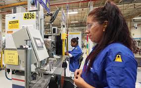 Según las últimas cifras de la superintendencia nacional de migraciones (snm), de los 2,3 millones de venezolanos que han dicho trabajo evalúa el efecto de la migración en el mercado laboral, el crecimiento económico y las finanzas públicas en 10 países en latinoamérica. La Industria Manufacturera En Tamaulipas Es El Motor De La Economia