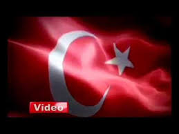 daglica turkusu can verdigin bayragin tabutuna sarilmis