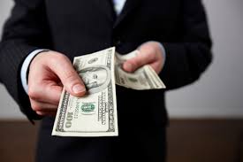 Mimpi dikasih uang berbahan emas. 11 Arti Mimpi Dikasih Uang Menurut Islam Datang Rezeki Sikalem