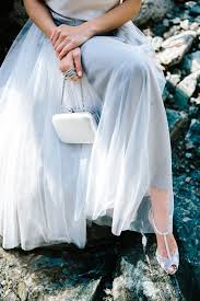 Die braut trug ein weißes hochzeitskleid. Tullrock Zum Brautkleid Wadenlang In Grau June Tullrock Brautschuhe Wadenlang