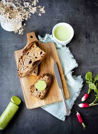 Sauce Au Yaourt Pour Crudites Beurre Parfume Ail Et Fines Herbes En 2020 Fines Herbes Recettes De Cuisine Recette Facile Et Rapide