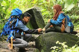 Foto prewedding nantinya dapat anda jadikan sebagai bukti momen bahagia saat ingin melangsungkan pernikahan. Review Pre Wedding Mandalawangi Camping Ground Tnggp Mrs Dinastian