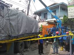 Product/service in petaling jaya, malaysia. Ditabrak Bus Truk Pengangkut Tepung Hantam Rumah Makan Okezone News