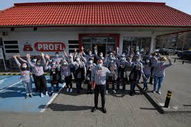 Profi rom food is a modern retail network with the widest geographical spread in romania, having strong presence in almost 250 cities. Profi CautÄ Cateva Sute De Mici Antreprenori Pentru A Prelua Managementul Unor Magazine Intr Un Sistem Similar Francizei Deja 400 De UnitÄÈi Sunt Operate Astfel