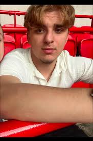 Nick storts name of fb..... Real name Stephen Nicolas storts.... Stole my  children's Xmas gifts and over $1000.00 from me do not use as a handy man  or a fixer of anything.