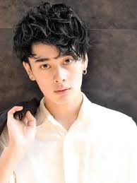 おでこ狭い人に似合う髪型を徹底解説 メンズ編 ヘアスタイルマガジン 前髪 メンズ 髪型 メンズ ヘアスタイル