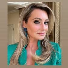 Amanda Dries's Instagram, Twitter & Facebook