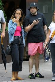 Jonah Hill And New Girlfriend Gianna Santos Sport Pink Attire In Nyc Mens Street Style Stylish Mens Outfits Jonah Hill