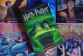 Harry se vê cada vez mais interessado em gina, e hermione morre de ciúmes de ron, mas prefere não dizer nada. Sobre Reler Harry Potter E O Enigma Do Principe Sobre Livros E Traducoes