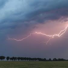 Es gibt heute bestimmt noch ein gewitter. Wie Entsteht Ein Gewitter Mit Regen Blitz Und Donner Stern De