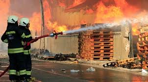 Havadan ve karadan yapılan yoğun müdahaleyle yangın kısmen kontrol altına alındı. Konya Daki Yangin Davasinda Guvenlik Gorevlisine 10 Yil Hapis Son Dakika Haberleri