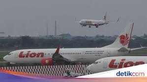 Bandara ini dulu bernama pangkalan udara (lanud) panasan, karena terletak di kawasan panasan. Pesawat Sempat Gagal Mendarat Di Pontianak Ini Penjelasan Lior Air