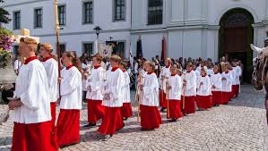 Wenn nicht, lernt euch kennen und tauscht euch zu gemeinsamen themen aus. Glockenweihe