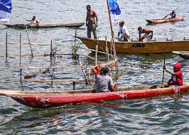 Perangkap (traps)perangkap adalah alat penangkapan ikan berbagai bentuk yang terbuat dari jaring, bambu, kayu dan besi, yangg dipasang secara tetap di dasar perairan atau secara portable (dapat dipindahkan) selama jangka waktu tertentu. Menjaga Budaya Tangkap Ikan Tanpa Alat Moderen Paraparatv