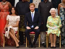 O duque de edimburgo e doria ragland, mãe de meghan markle. Principe Harry Teria Gritado Com A Rainha Elizabeth Por Causa De Meghan Markle Diz Biografo Donna