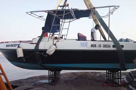 2 x ford mermaid mariners, power: Pre Owned Boats Dealer India West Coast Marine
