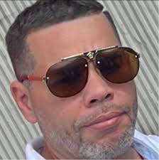 They don't call him The Professor for nothing. One mound visit and two  pitches later, Greg Maddux left Chipper Jones absolutely speechless.  #MLBNPresents "One of a Kind"