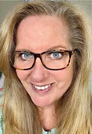 What is the architectural style of this 1904 Jacksonville home?