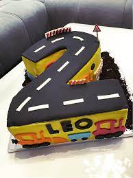Als kleines geburtstags special für euch gibts deswegen zwei kuchen rezepte auf einmal. Torte Zum 2 Geburtstag Torte Fur Jungs Bagger Traktor Bagger Geburtstag Geburtstag Torte Kindergeburtstagstorte