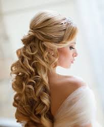 Une coiffure de mariage adaptée à votre visage et en harmonie avec votre robe ? 20 Coiffures De Mariee Absolument Magnifiques Faites Votre Choix Pour Votre Coiffure De Mariee