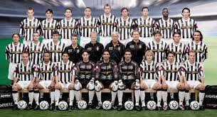 juˈvɛntus), colloquially known as juventus and juve (pronounced ), is a professional football club based in turin, piedmont, italy, that competes in the serie a, the top flight of italian football.founded in 1897 by a group of torinese students, the club has worn a black and white striped home kit since 1903 and. Istoriya Yuventusa Futbolnyj Klub Iz Turina Pobedy I Luchshie Igroki Legendy Fc Juventus Foto I Video