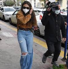 Dilara aksüyek de yapılan yorumlara kulak asmadığını özellikle belirtmişti. Arka Sokaklar In Tekin I Onur Bay Sevgilisi Dilara Aksuyek Ile Boyle Goruntulendi