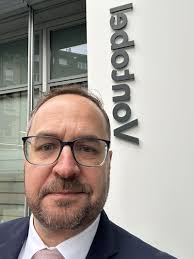 Kathy Ecolivet Hofer