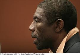 Vondie Curtis Hall talking to the crowd]