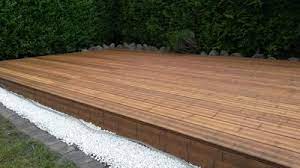 Natürliche #holzdielen haben zweifelsohne ihren charme. Naturnaher Garten Die Richtigen Holzdielen Sind Das Fundament Der Terrassengestaltung