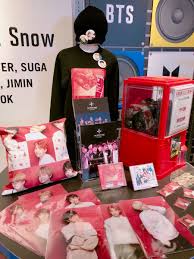 越南麦当劳首日售罄1万个bts套餐 新闻210604 防弹少年团jin中国粉丝，在生日之际捐赠贫困地区小学.模范粉丝团 新闻210604 防弹少年团 v，想一起撑伞的男爱豆1位.最佳浪漫主义者 新闻210603 被btsd（bts+ptsd）所困扰…让世界各地的麦当劳兼职人员哭泣 Sns 171214 ç›¸é—œsnsæ•´ç† çœ‹æ¿bts æ‰¹è¸¢è¸¢å¯¦æ¥­åŠ