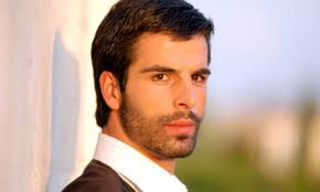 Sosyal medya hesaplarından yaptığı açıklamalarla sık sık gündeme gelen bir dönemin oyuncularından mehmet akif alakurt, vücuduna yorum yapan takipçisine küfür etti. Mehmet Akif Alakurt Takipcilerine Kufur Ve Tehditler Savurdu Tele1