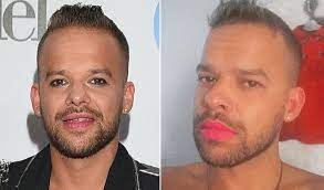 Nie da sie też nie zauważyć, że kobiety mają słabość do piróga. Dlaczego Michal Pirog Pomalowal Usta Na Czerwono Foto Zeberka