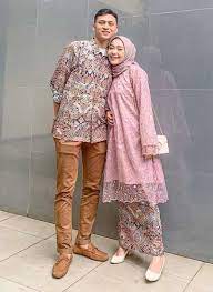 Beli produk baju couple kekinian berkualitas dengan harga murah dari berbagai pelapak di indonesia. 20 Inspirasi Baju Couple Muslim Yang Serasi Abis Hai Gadis