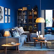 Dispositivo azul e amarelo feito de plástico com engrenagem de metal girada. El Principe Azul Existe Y Es Un Sofa