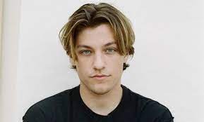 Ma jon ha celebrato lo stesso il diploma di maturità di suo figlio jacob hurley bongiovi. Jacob Hurley Bongiovi Bio And Other Interesting Facts About Jon Bon Jovi S Son