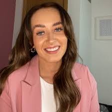 Taylor Thomson's Instagram, Twitter & Facebook