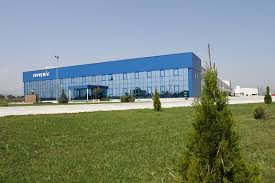 Zeci de pompieri acționează pentru lichidarea focarelor ce ard mocnit sub materialele din care era confecționată hala de peste 10.000 de metri pătrați. Supremia Group Cel Mai Mare ProducÄƒtor De Condimente Din Romania CumpÄƒrat De Francezii De La Solina Alba24