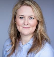 Amanda Straight's Instagram, Twitter & Facebook