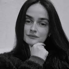 Me arrependi de ler a legenda. Ela destruiu a foto por si só. Senti  vergonha e pena. 🤡