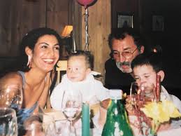 Ion țiriac este un om de afaceri român și fost jucător de tenis, antrenor de tenis și jucător de hochei pe gheață. Cel Mai Bogat Roman Nu S A Insurat NiciodatÄ StiÅ£i Care A Fost Marea Iubire A Lui Ion Å£iriac Exquis