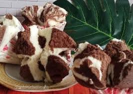 Masukkan bolu kukus, kukus dalam dandang yang sudah di panaskan terlebih dahulu (tutup dandang di tutupi dengan lap/kain). Cara Membuat Bolu Kukus Mekar Bolu Ngakak Yang Renyah Resep Terbaiku