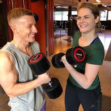 Hazel brugger, 24 jahre alt und in der schweiz aufgewachsen, geht dahin, wo es wehtut. Hazel Brugger Auf Twitter Comedians In Gyms Getting Muscles Https T Co 44zpdbnilj