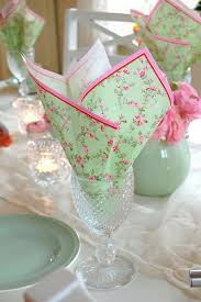 Comment Realiser Un Pliage De Serviette Idees Originales Pliage Serviette Serviettes Pliage Serviette Verre