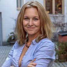 Elin Smith (@ElinSmi51963239)